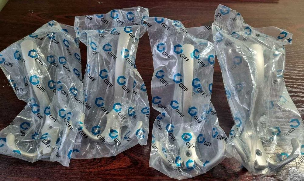 Крючок GIFF  матовый хром