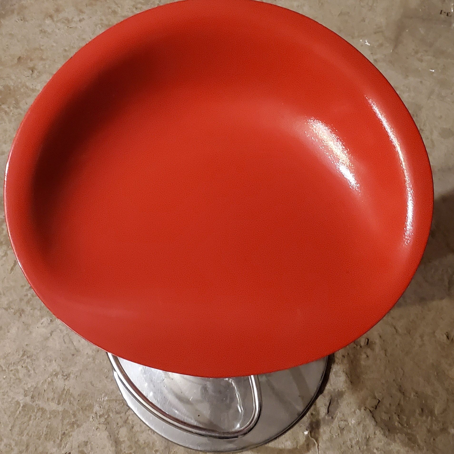 Регулируемый барный красный стул