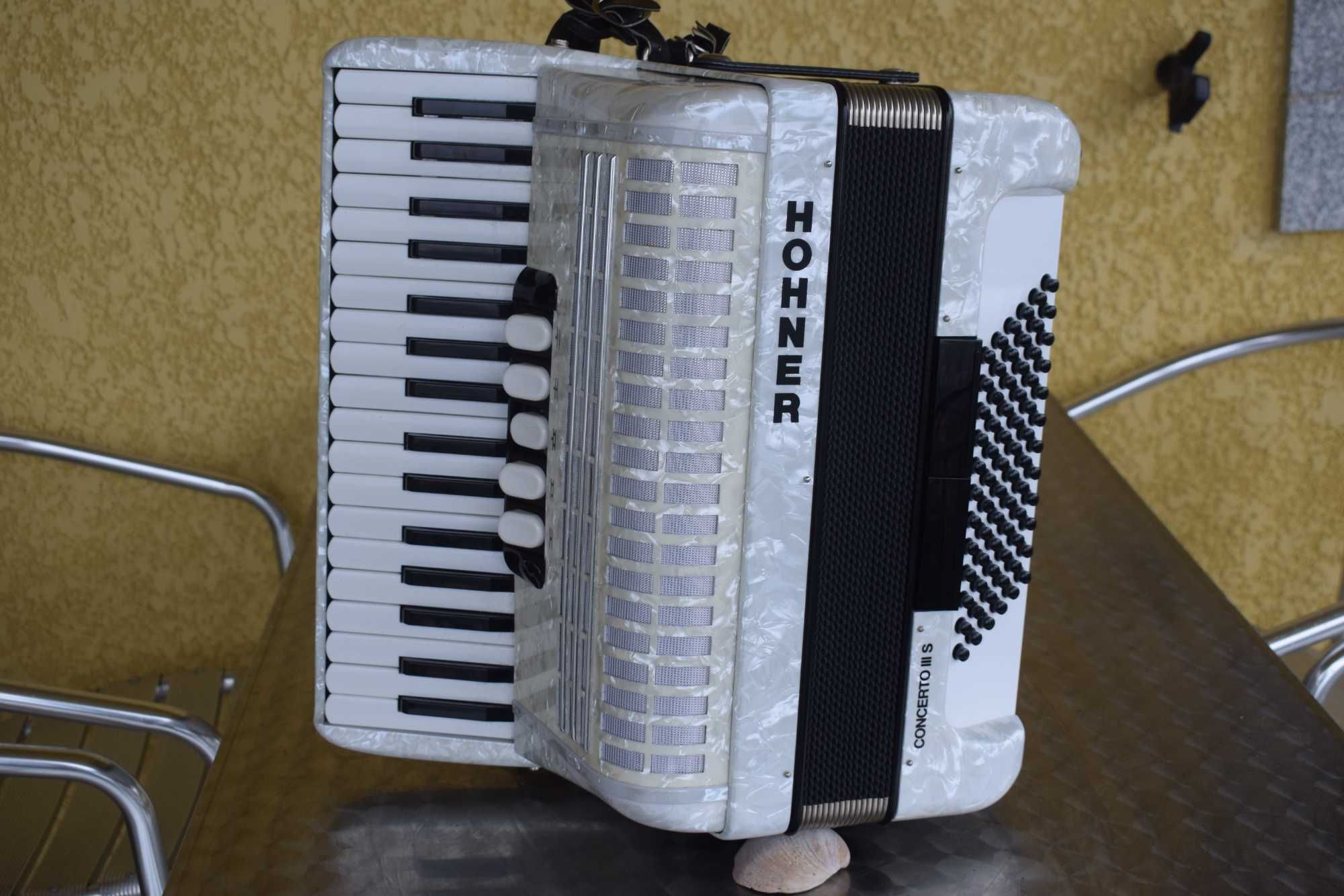 Acordea Hohner Concerto III T 3 Voz 72 Baixos,