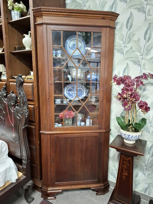 Cantoneira Estilo Inglês em Madeira Maciça.