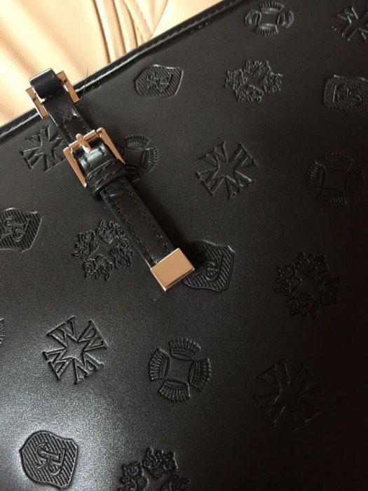 Czarna torebka shopper Wittchen monogram, torba skórzana logowana LV