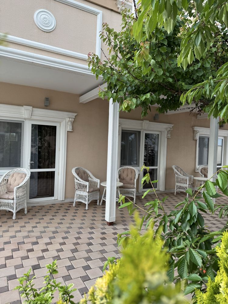 Benelux Family Apartments — Відпочинок біля моря з басейном (Санжейка)