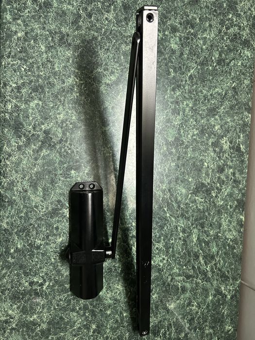 Дотягувач дверний верхній