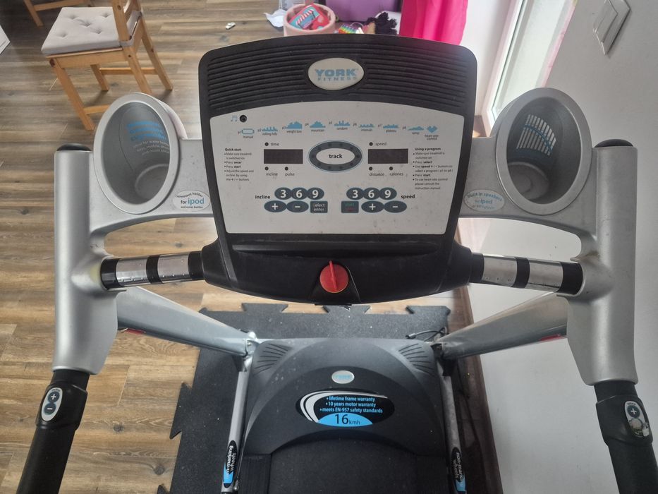 Bieżnia mechaniczna York, uszkodzona