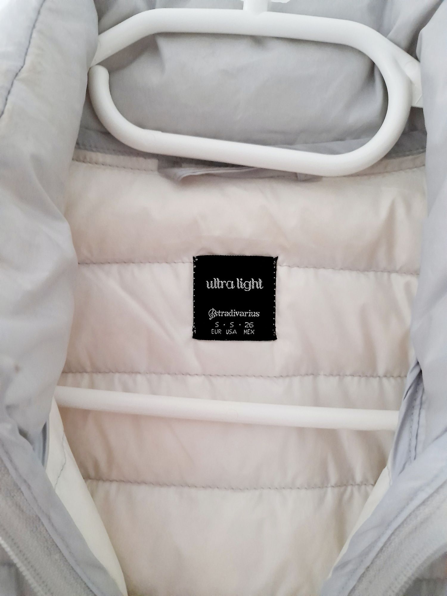 Pikowana ultra light kurtka damska Stradivarius