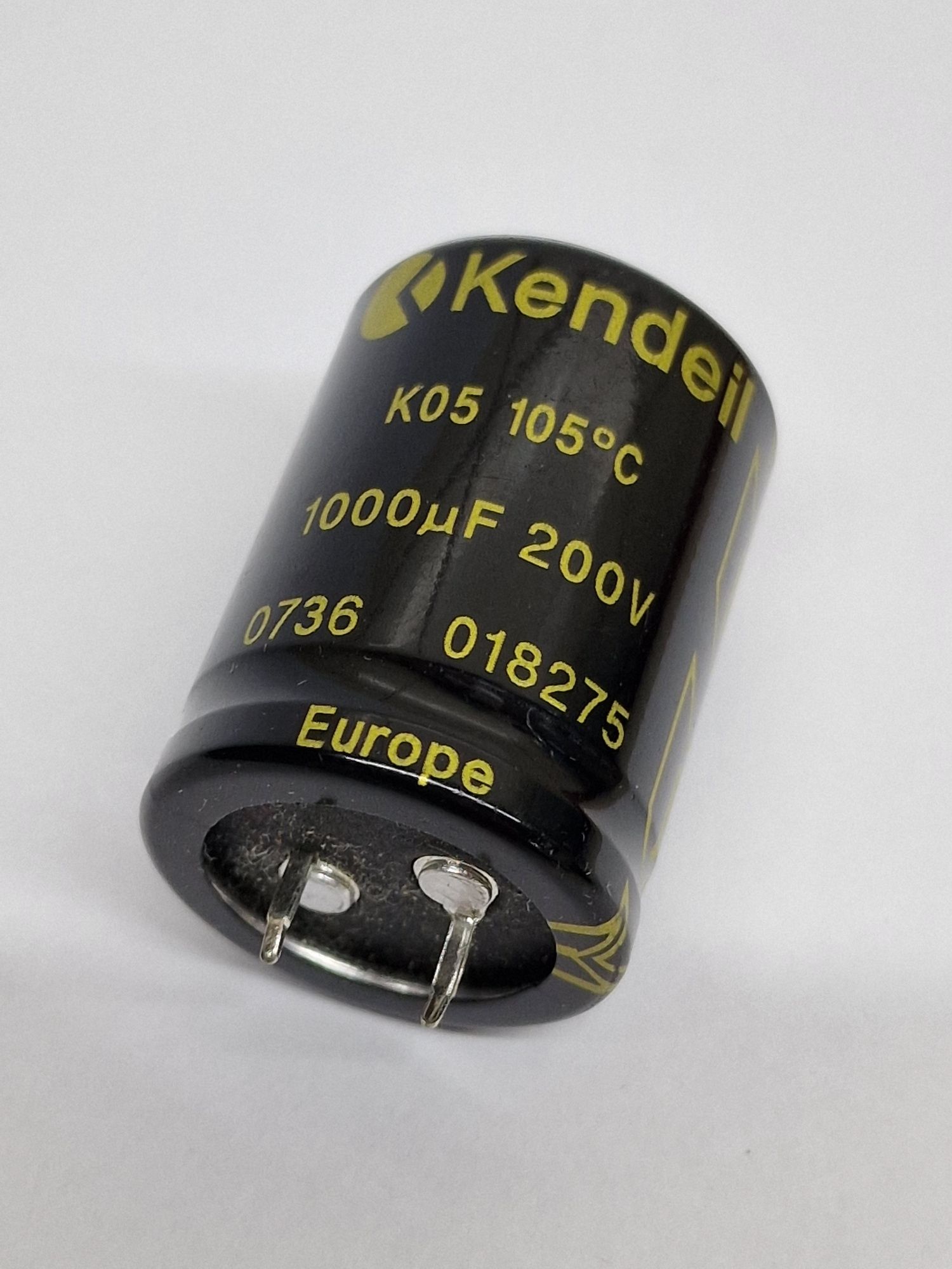 #687    Kondensator elektrolityczny Kendeil 1000uF 200