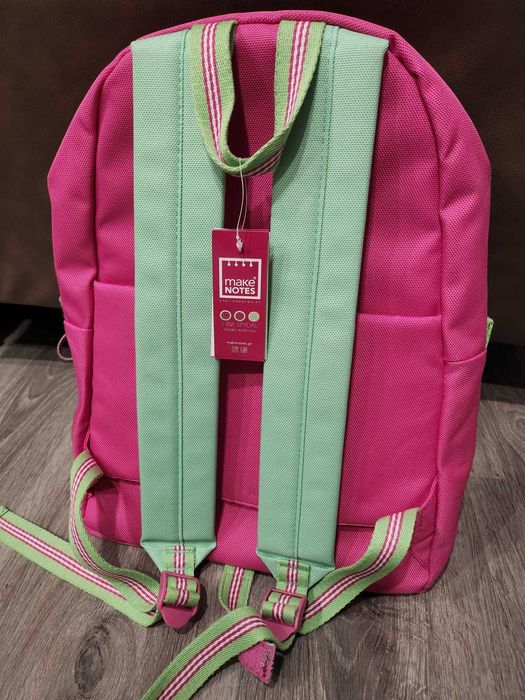 Mochila nova de menina