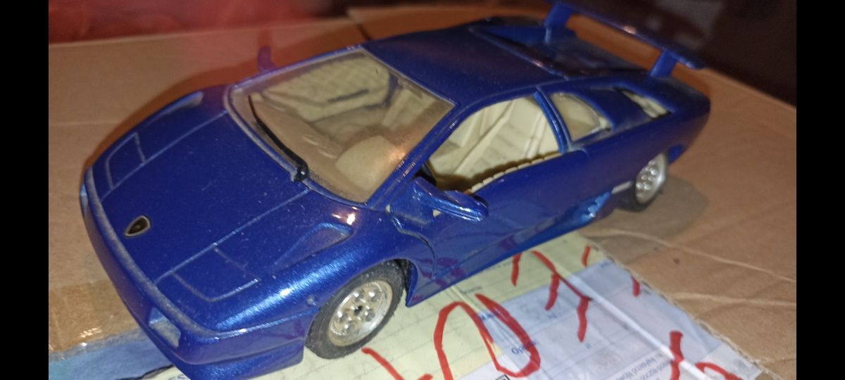 Model Lamborghini Diablo Bburago. W skali  1;24