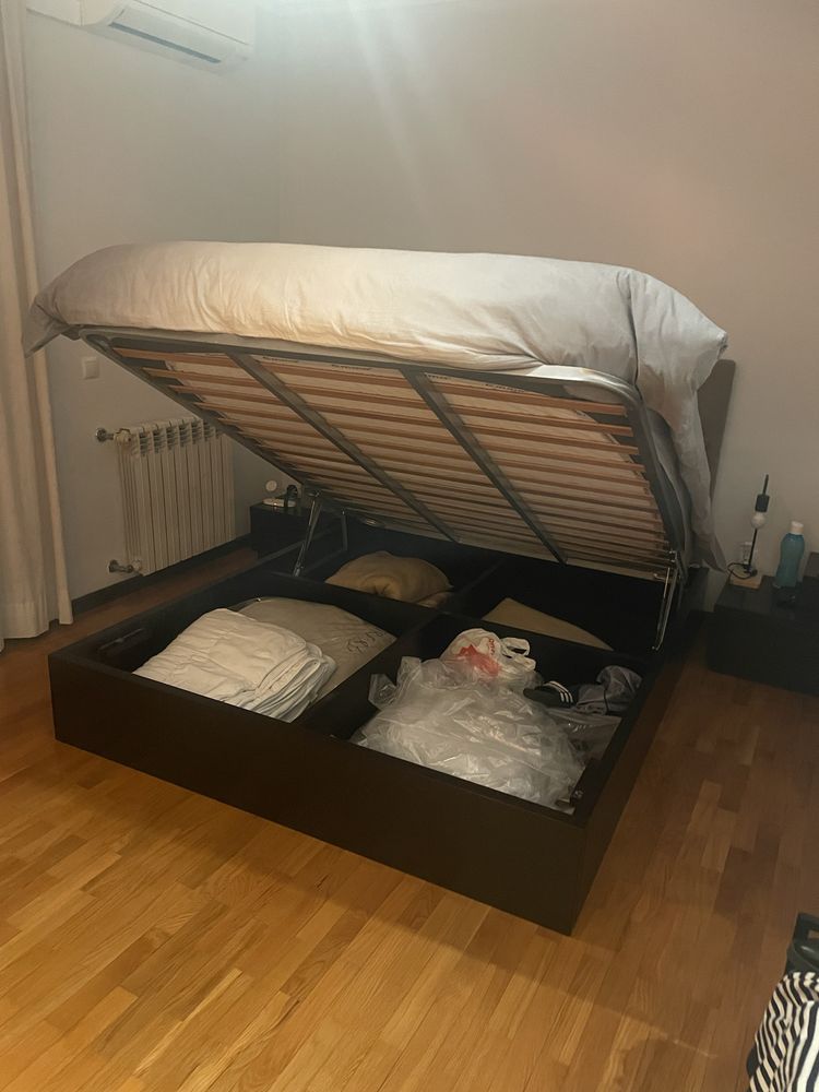 Cama casal com arrumação madeira