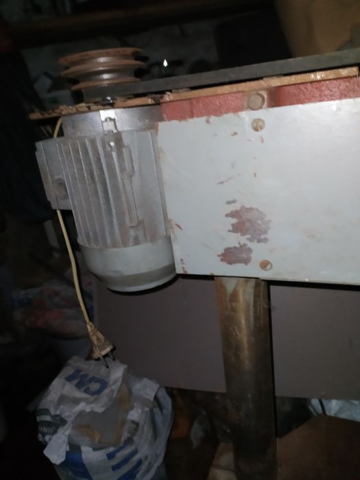 Продаётся сверлильный станок.