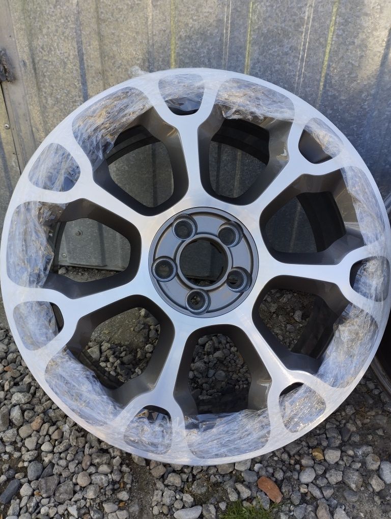 Sprzedam alufelgi 17 do Fiata 500L Cross