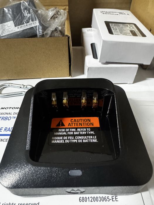 Нова Motorola DP4400e, VHF, AES256 + гарнітура та 2 АКБ, карабін, шнур