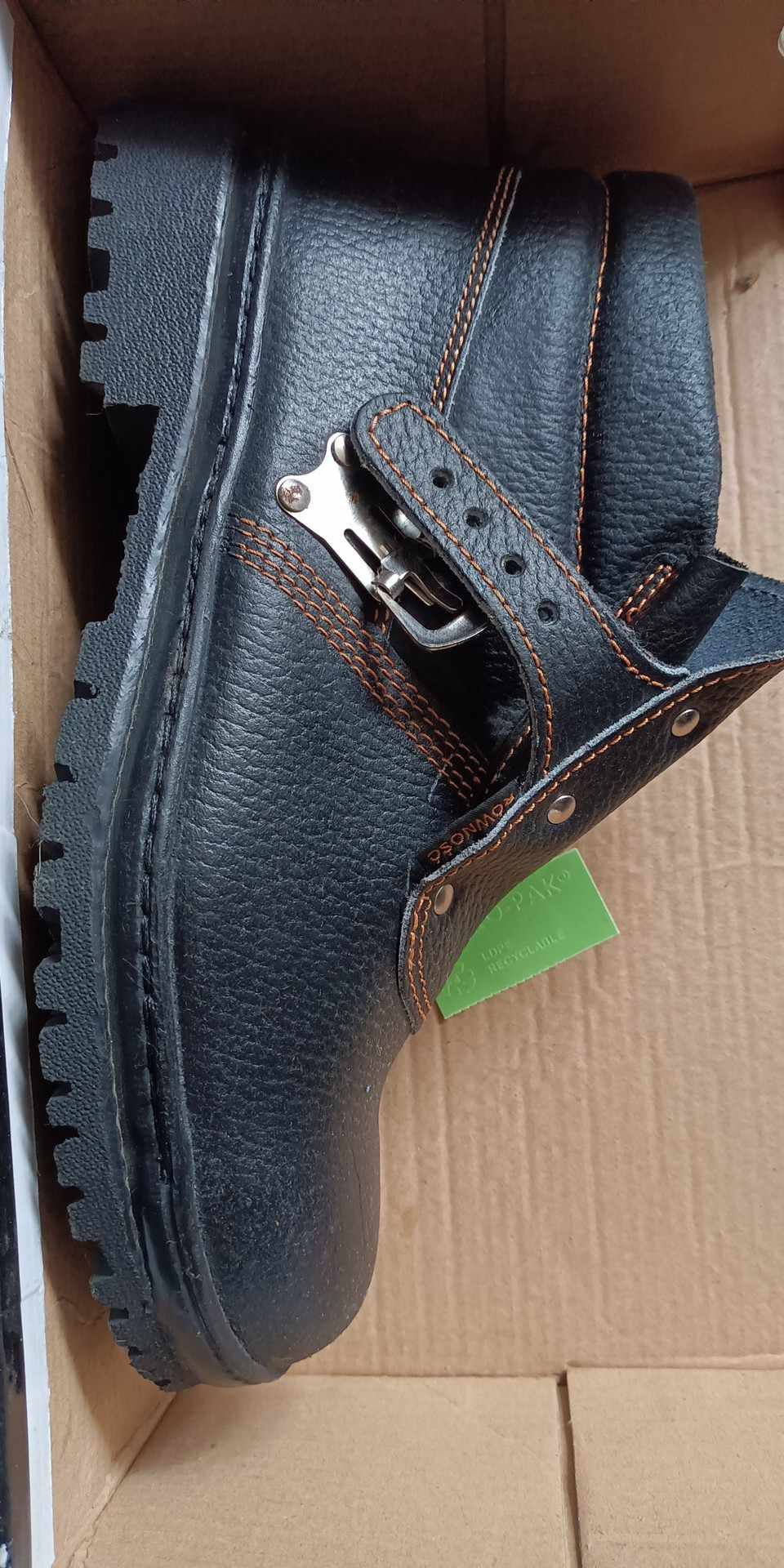 Buty z noskiem metalowym