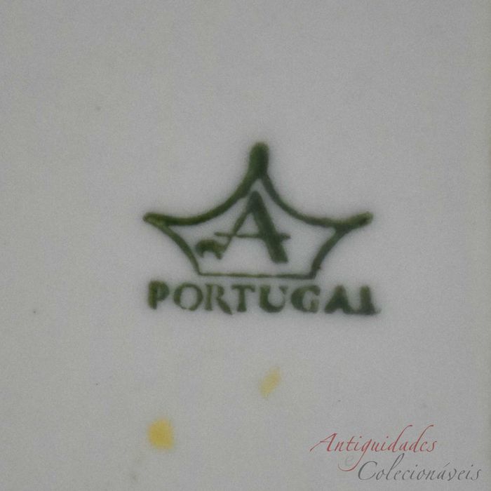 Frasco de Perfume em porcelana Artibus com flores em relevo e dourado