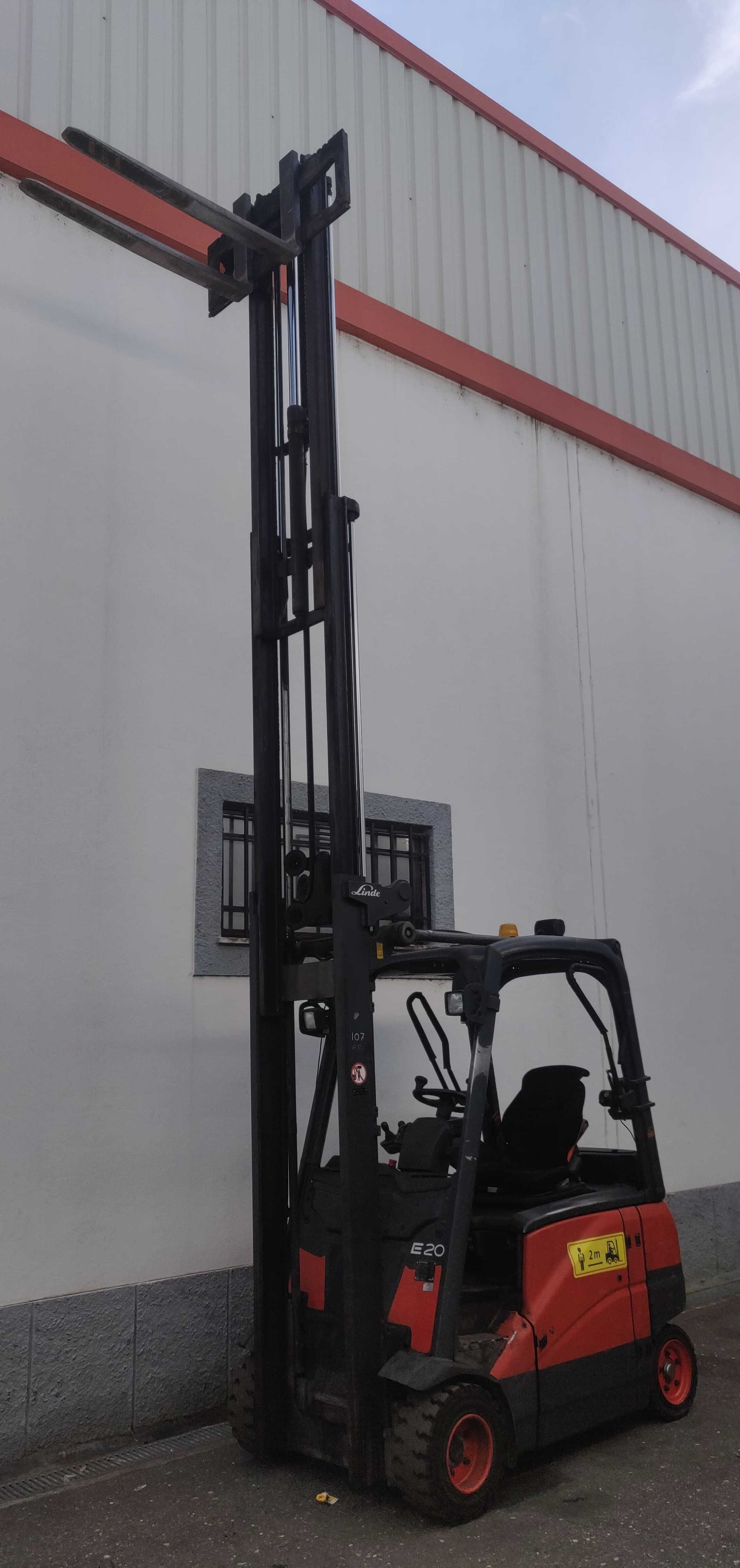 Empilhador Elétrico 2000kg Linde E20 5,2m