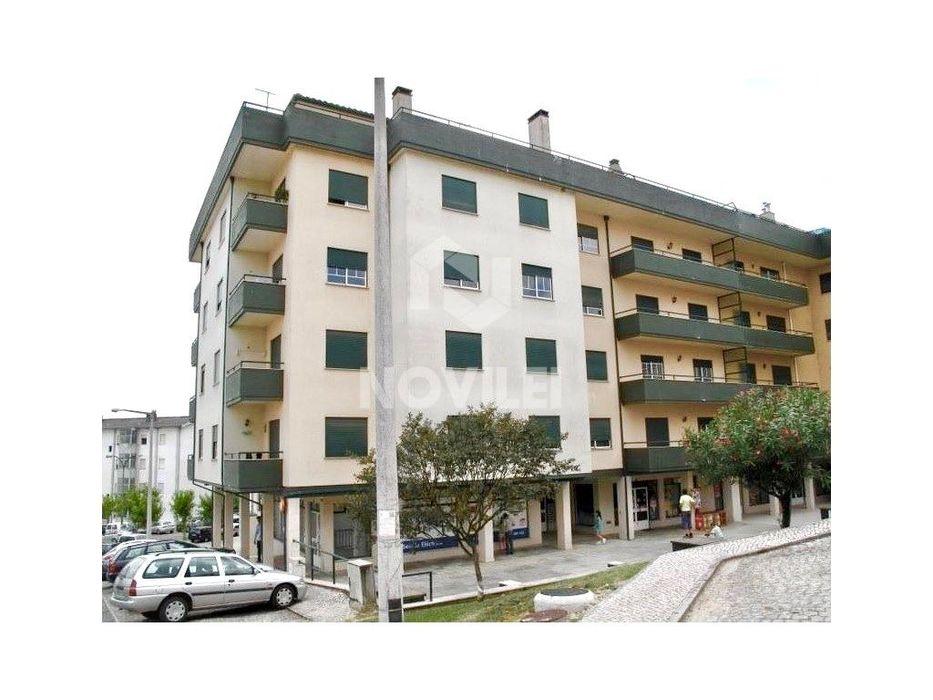 Apartamento T3 junto á estação de comboios de Leiria.