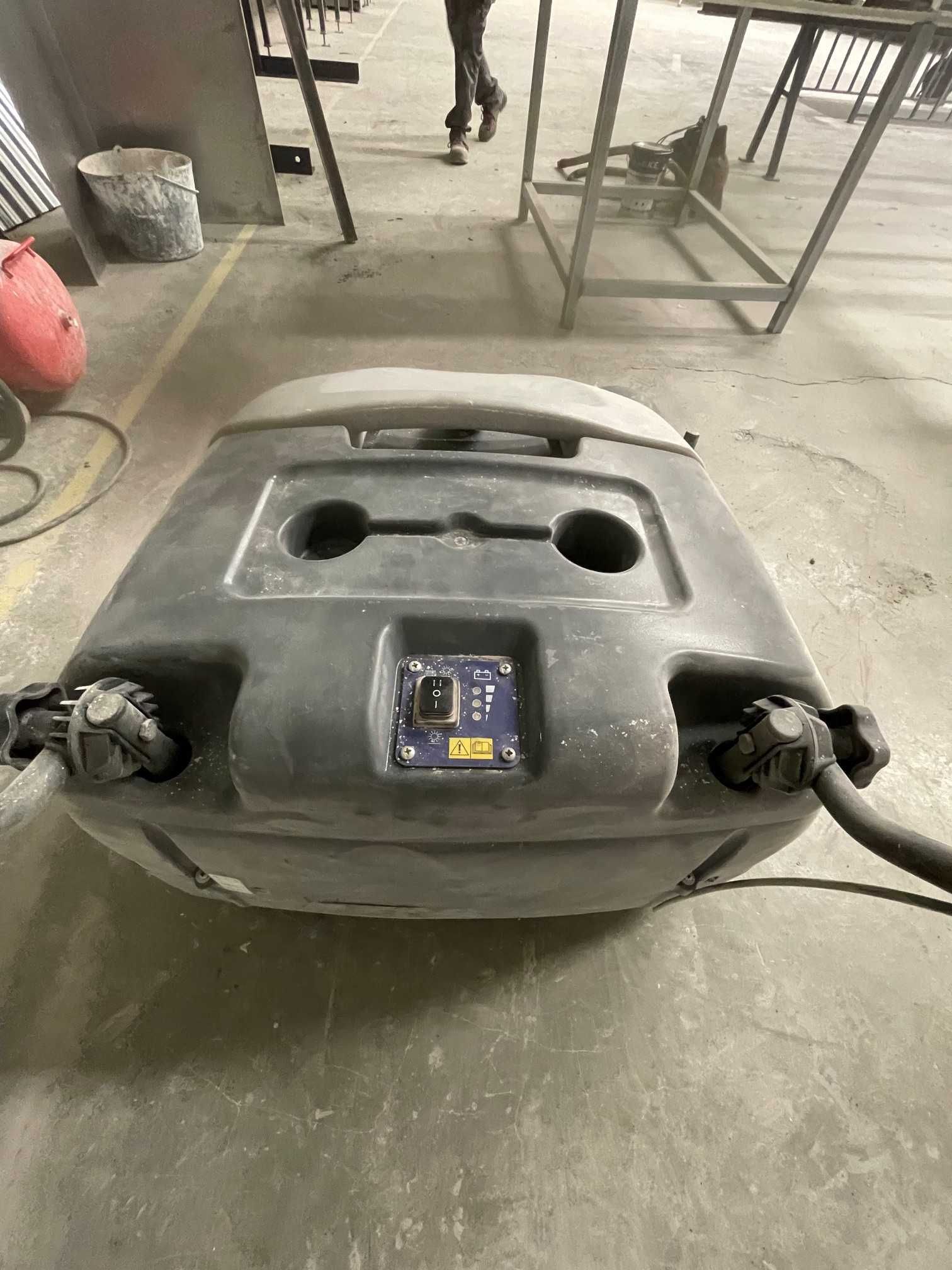 Aspirador NILFISK SW750 - C/Tração