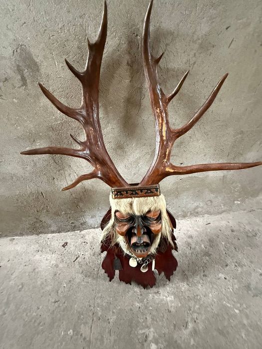Маска шамана з рогами