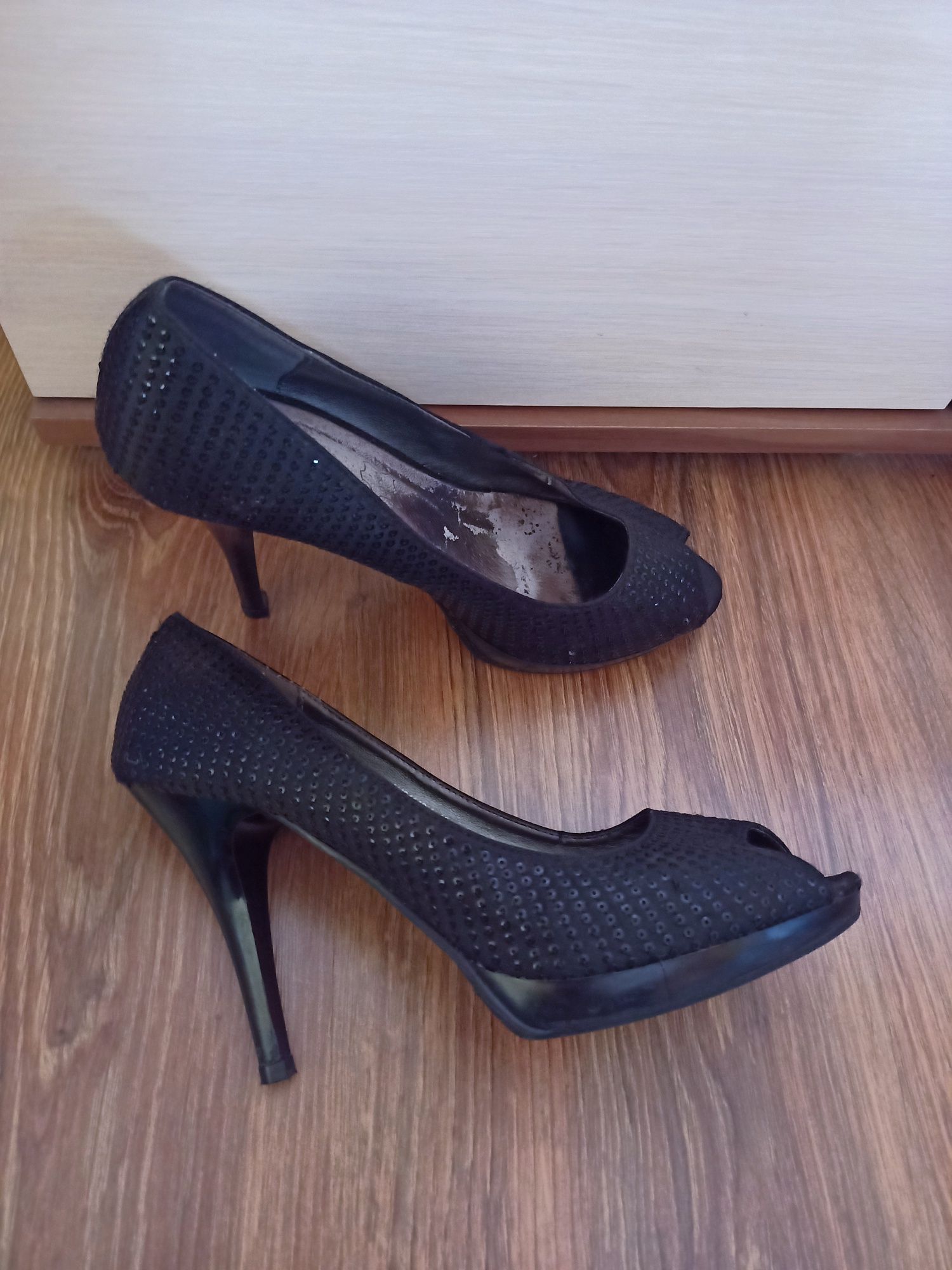 Czarne szpilki 40 buty damskie na obcasie cekinami szpilka obcas
