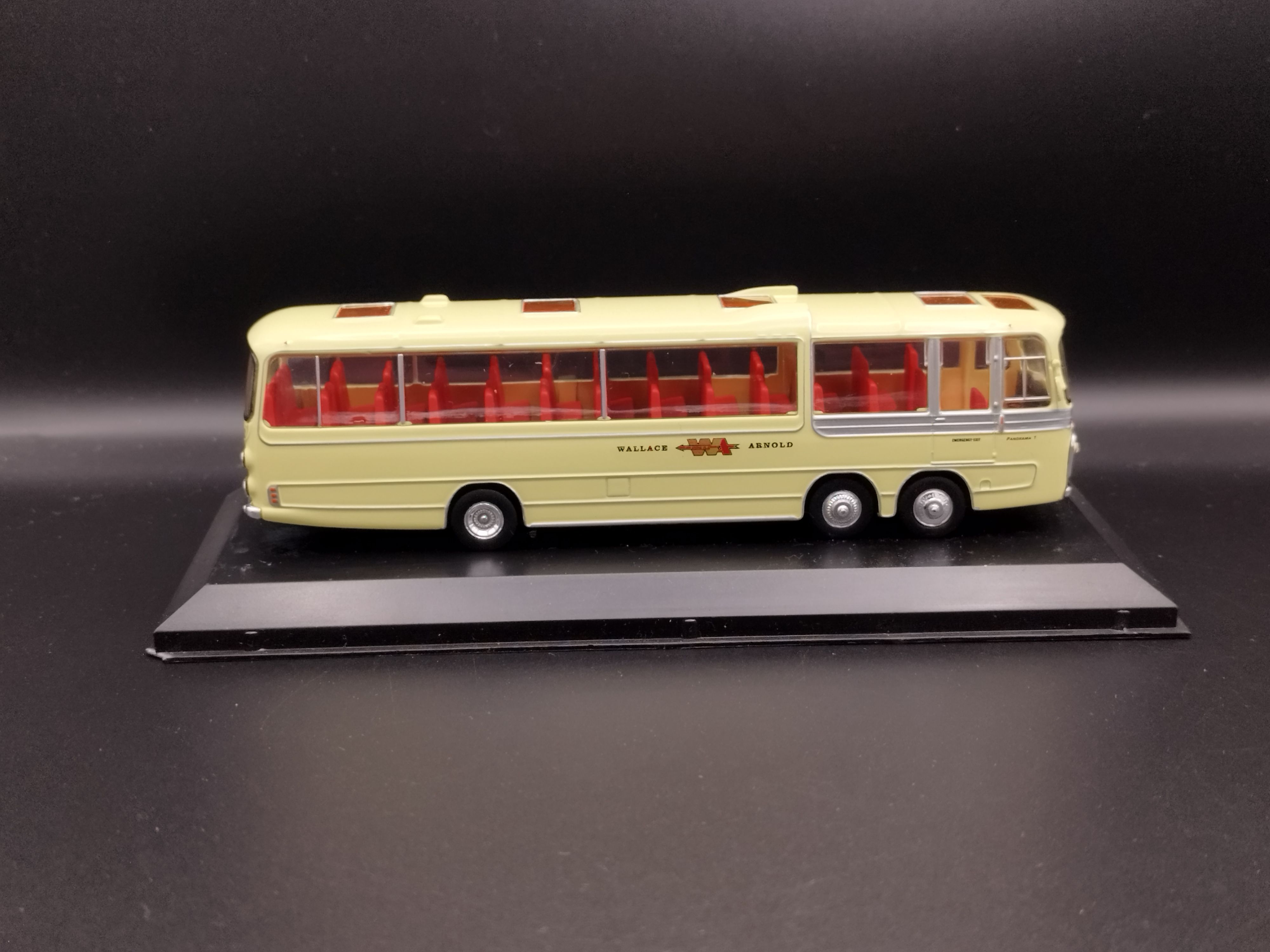 1:72 Atlas BUS Wallace Arnold Bedford VAL model nowy