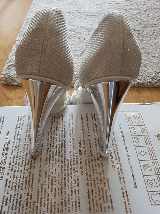 Śliczne buty ślubne