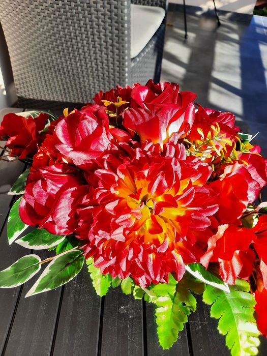 Komplet nagrobny w czerwieni, stroik i bukiet na cmentarz,Super cena