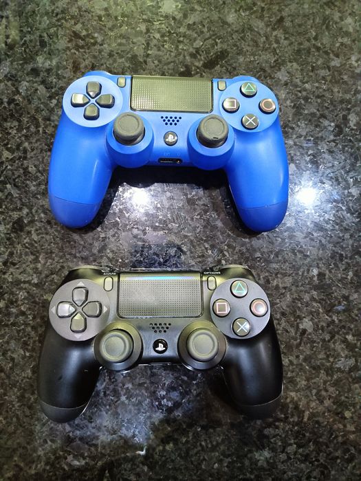 PS4 pro, caixa, 2 comandos e 5 jogos, gran turismo 7