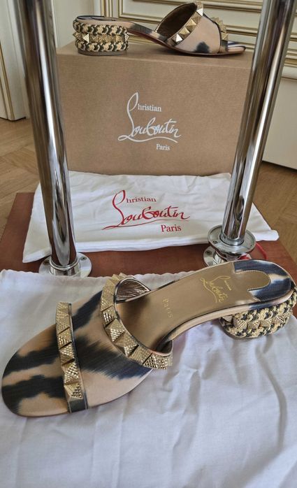 Nowe klapki Pyramule 30 marki Christian Louboutin rozmiar 39