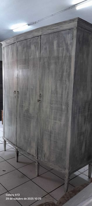 Roupeiro de 3 portas nº 1