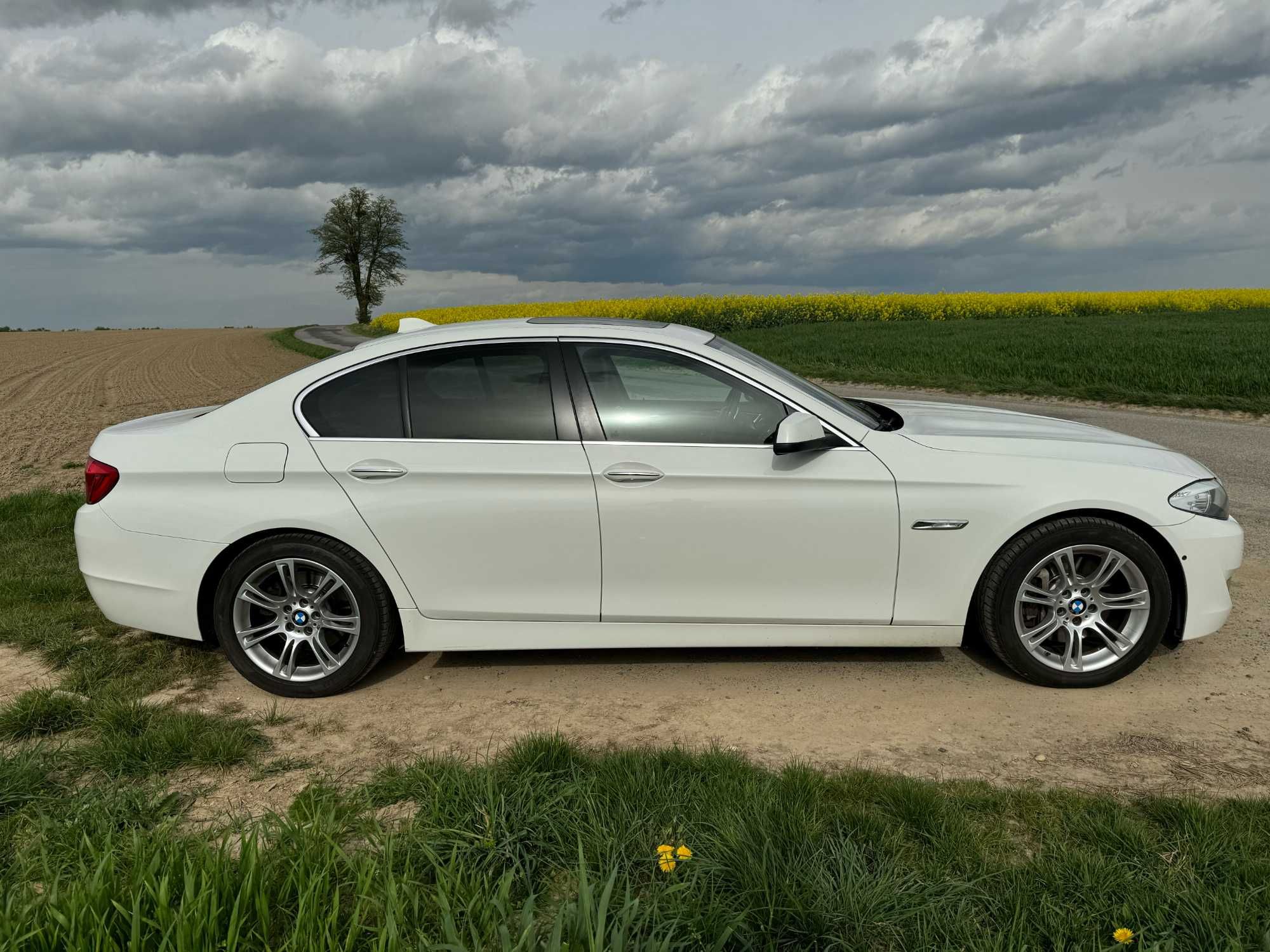 BMW F10 525XD 218km automat xdrive biała 2013 szyberdach