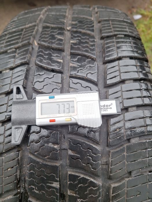 Opony wielosezonowe 225 55 R17 c Vredestein Comtrac 2