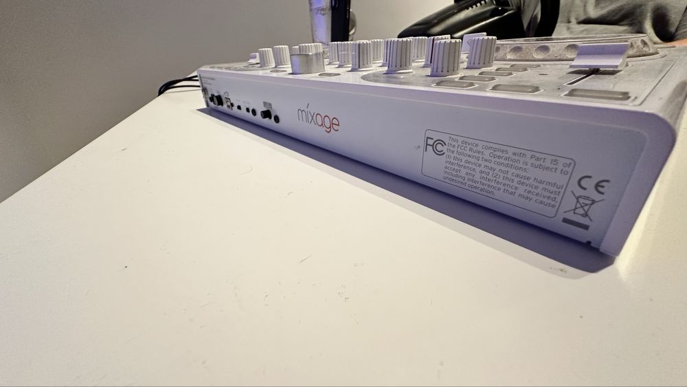 Reloop mixage limitowana biała