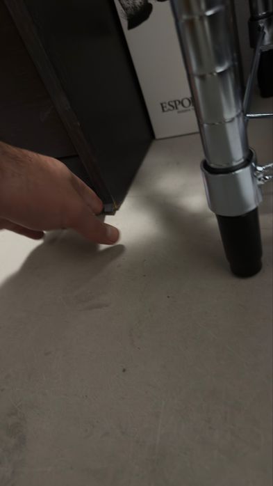 Sapateira castanha IKEA