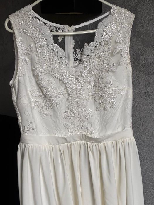 Sukienka ecru w rozmiarze 38