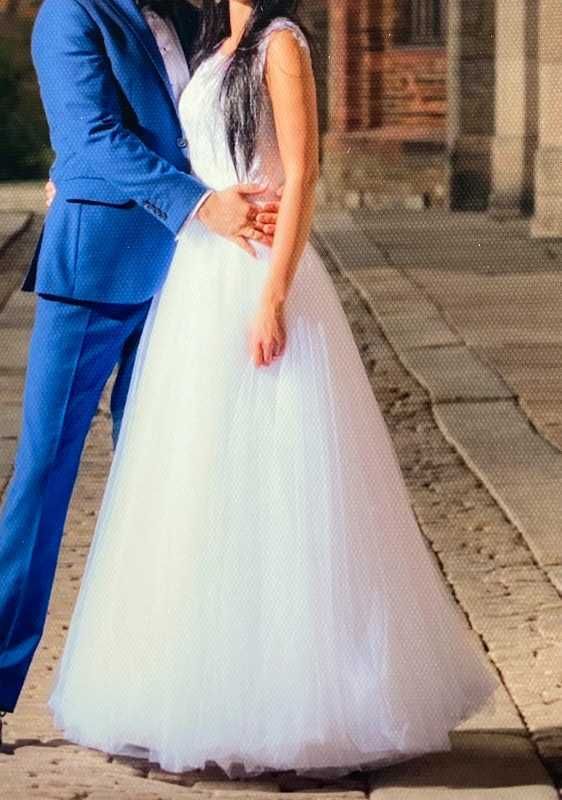 Przepiękna Suknia ślubna koronka bardzo lekka rozmiar S na 172cm