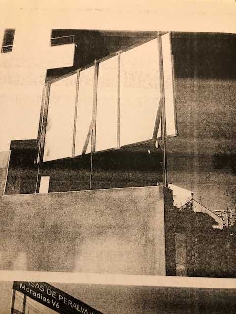 Estrutura em tubo de ferro "FACAR" para efeitos publicitários.