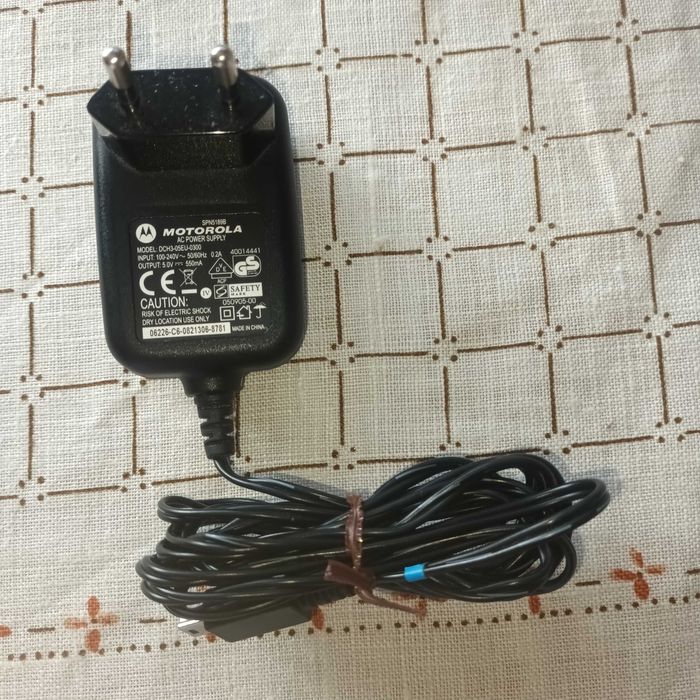 LG KP 235 - kompaktowy i stylowy telefon z aparatem.