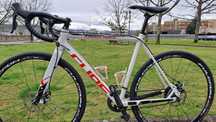 Bicicleta, Cube Gravel.