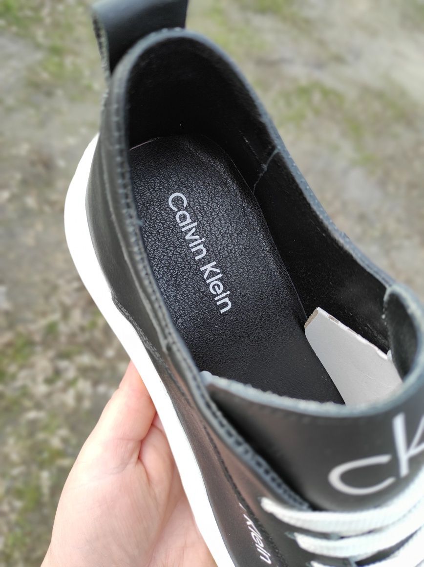 Кожаные женские кроссовки Calvin Klein