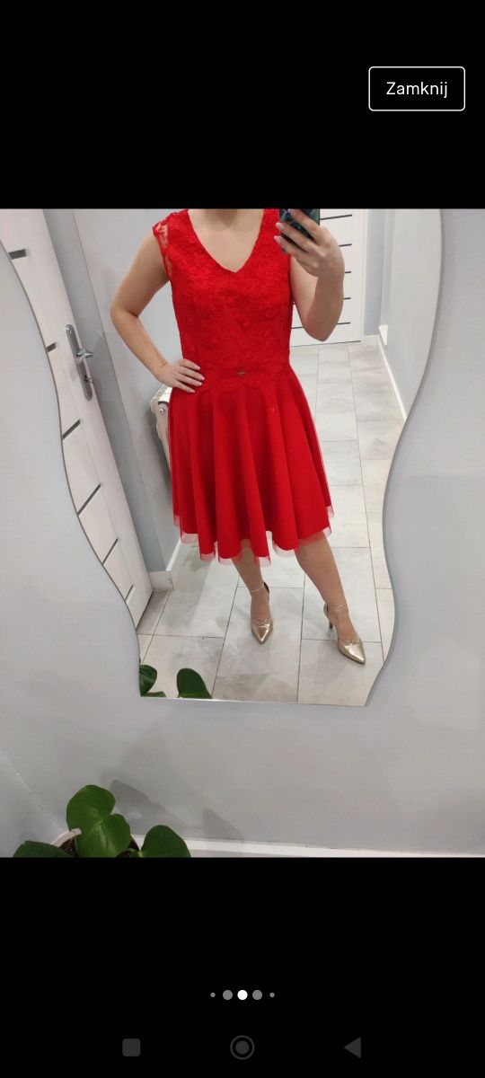 Śliczna czerwona sukienka