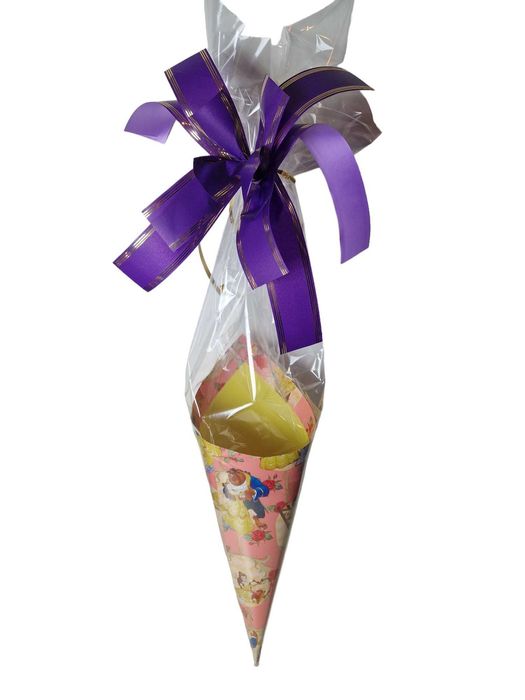 Tyta pierwszoklasisty róg obfitości dziewczynka