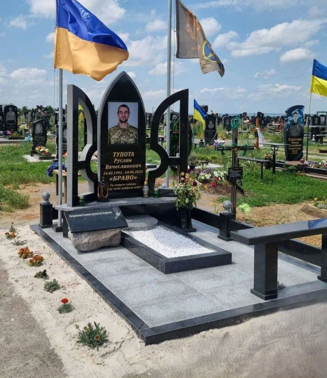 Виготовлення та встановлення  пам'ятників