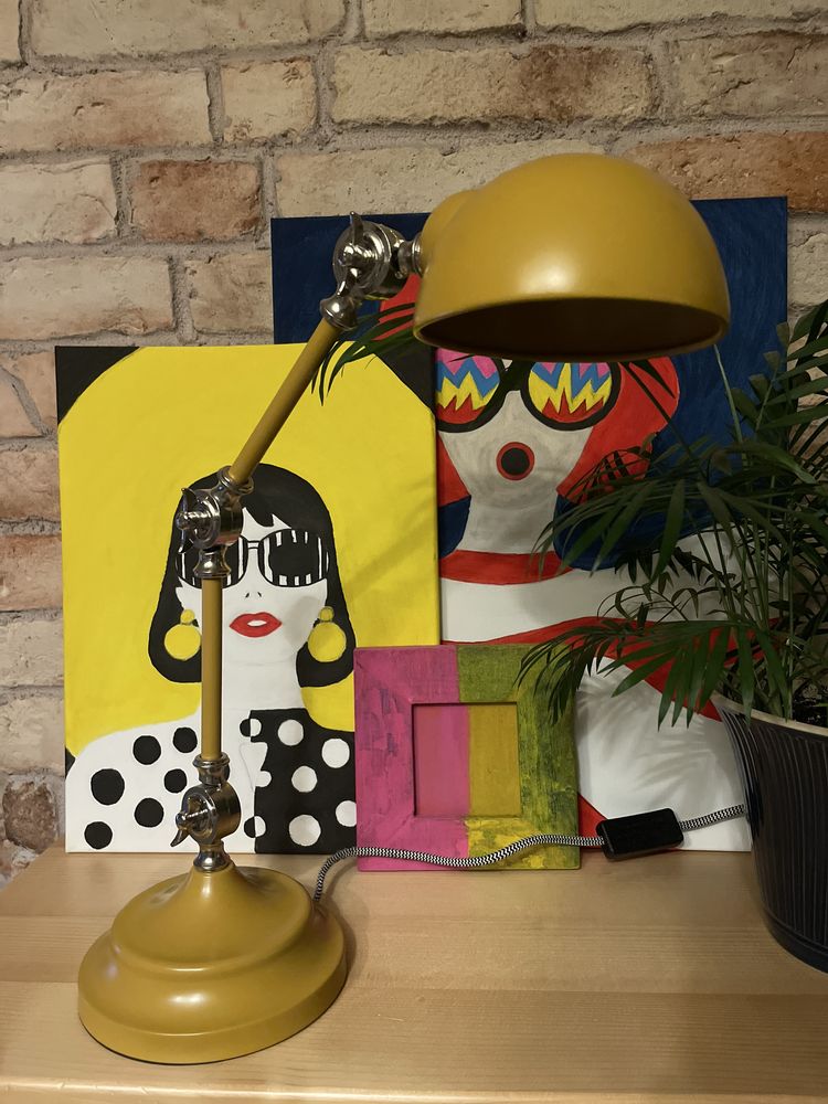 Wyjątkowa lampa szafkowa, biurkowa. Wysoka 40 cm
