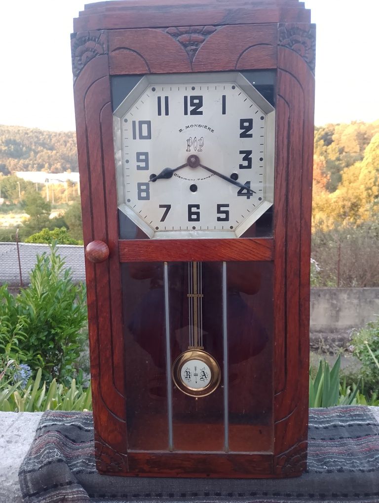 Relógio de três cordas.