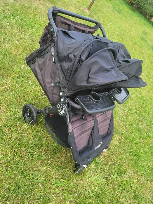 Wózek bliźniaczy lub rok po roku, spacerówka + dodatki. CZARNA