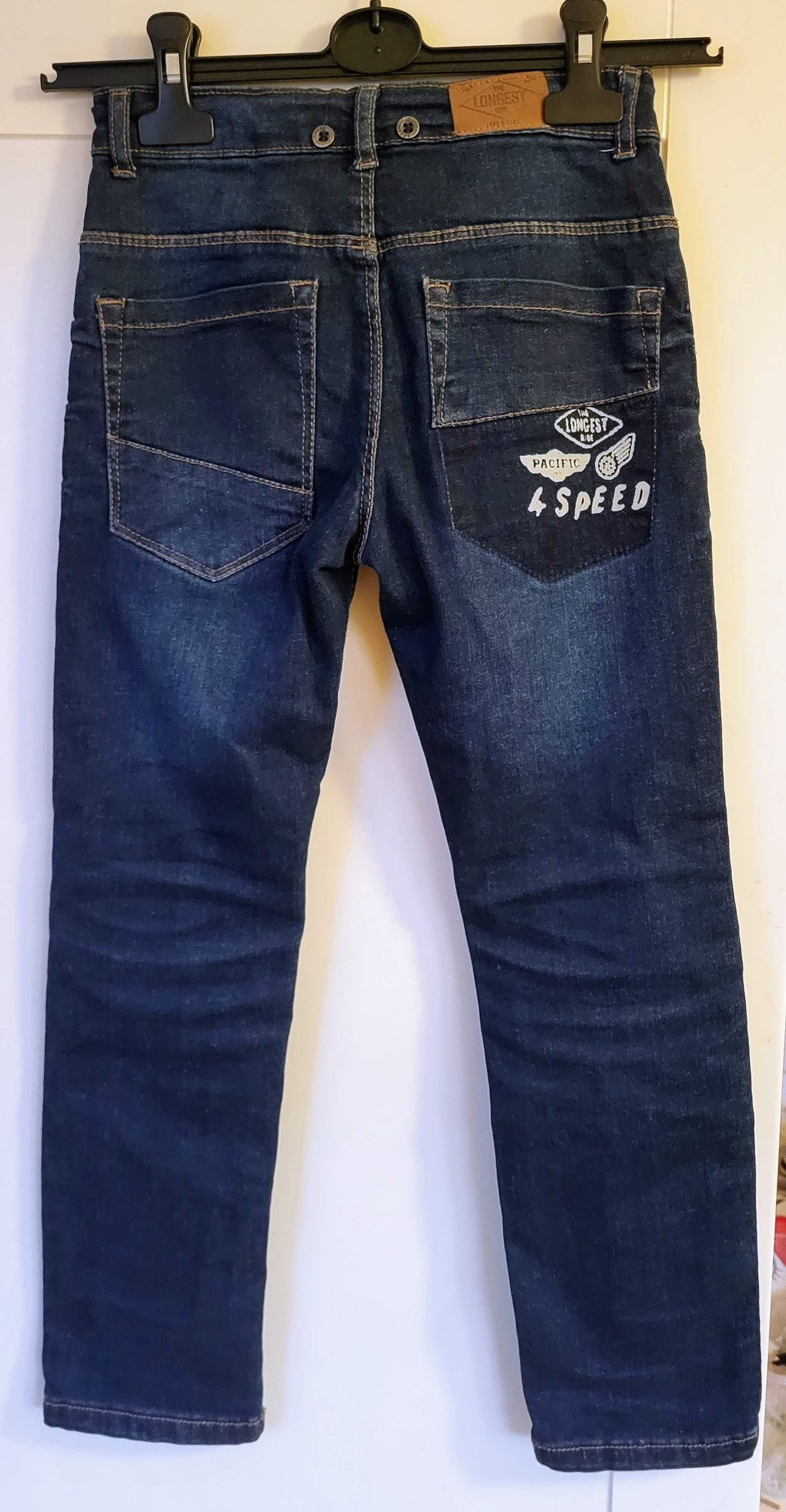 Spodnie jeansowe z szelkami dla chłopca rozm. 122
