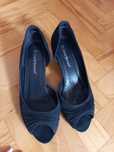 Buty na niskim obcasie odkryte palce