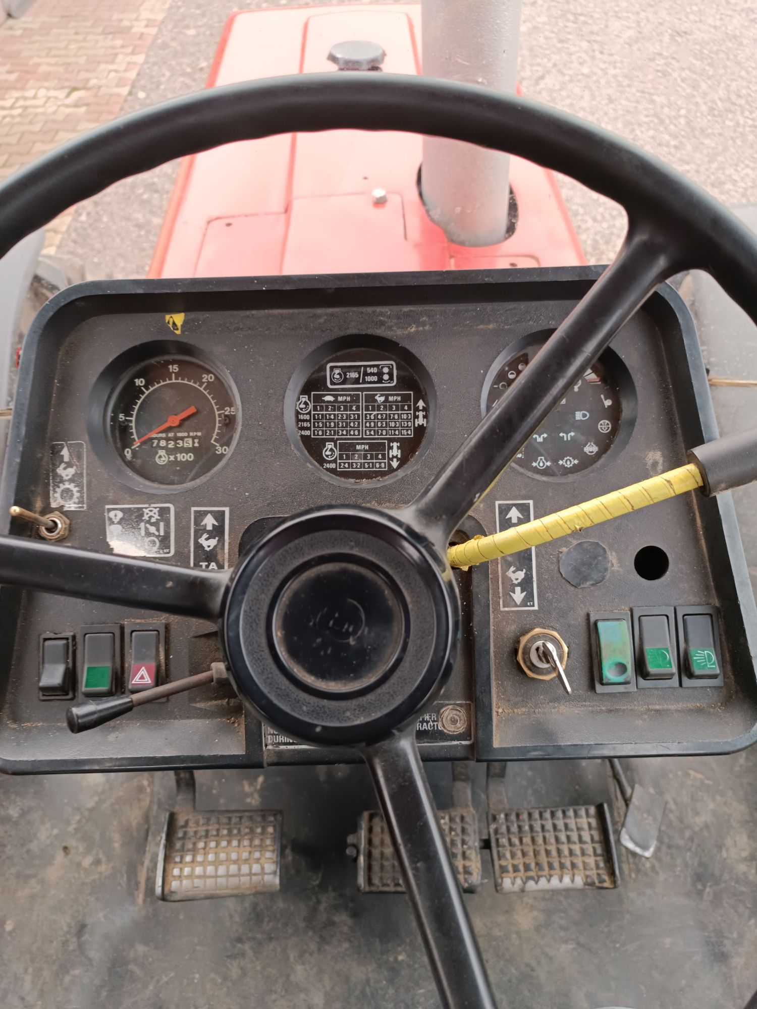 Traktor Case 885XL