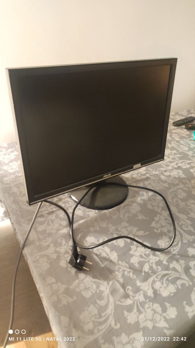 Monitor Asus 57cm