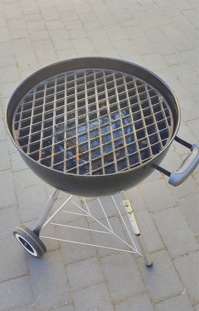 Grill na Wegiel Okrągły do Ogrodu marka Weber